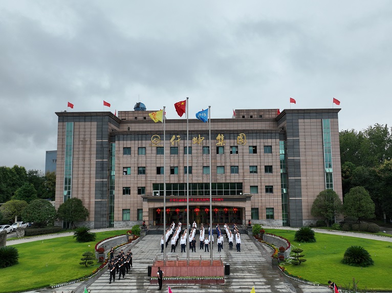 仟坤集團(tuán)舉辦慶祝國慶75周年趣味運動會